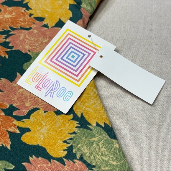 LuLaRoe - Perfect T - Floral Print Top - Size Large - NWT - Picture 8 of 14